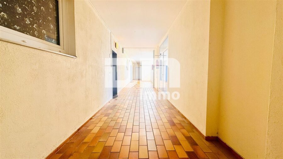 Wohnungspaket 3 Zimmer + Apartment mit Balkon, Panoramablick in Traumlage - Treppenhaus